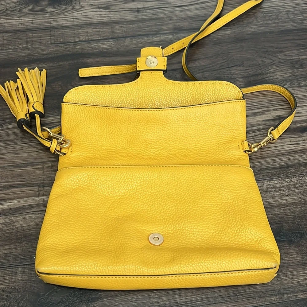 EUC Tory Burch Gold McGraw Foldover Leather Crossbody Bag